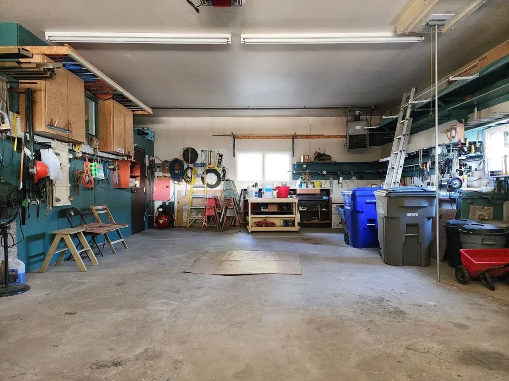 112 43 Avenue W Claresholm AB T0L0T0