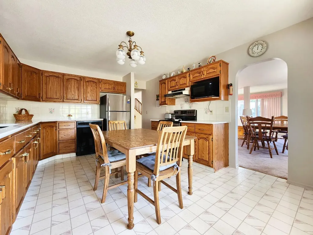 112 43 Avenue W Claresholm AB T0L0T0
