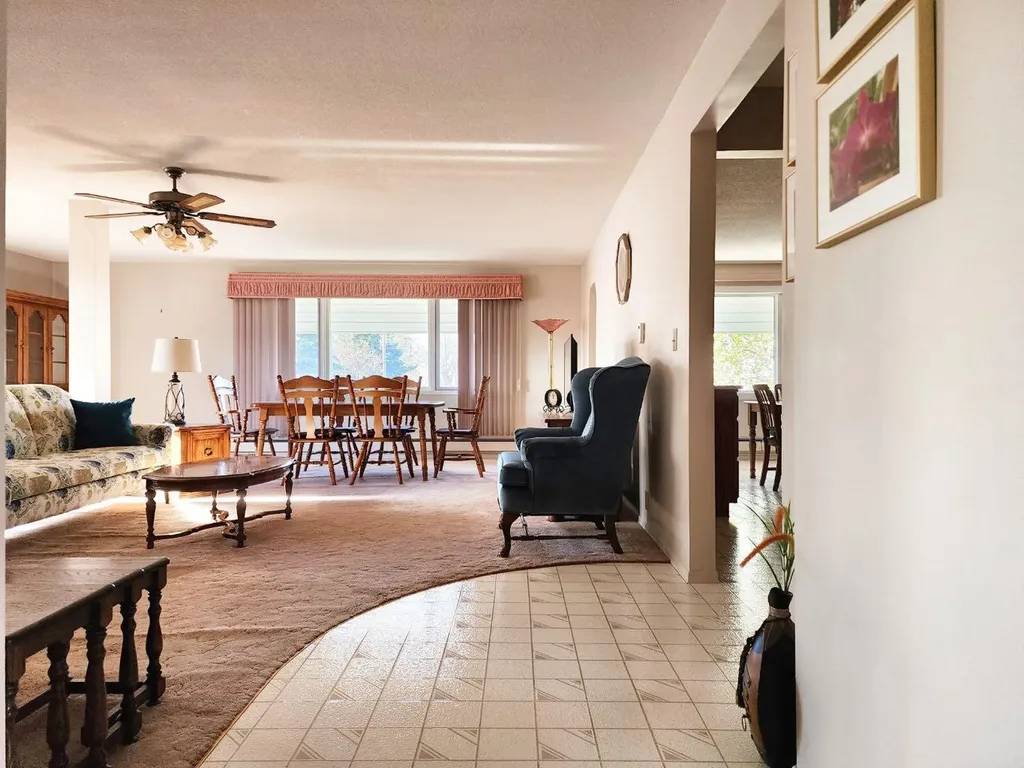 112 43 Avenue W Claresholm AB T0L0T0