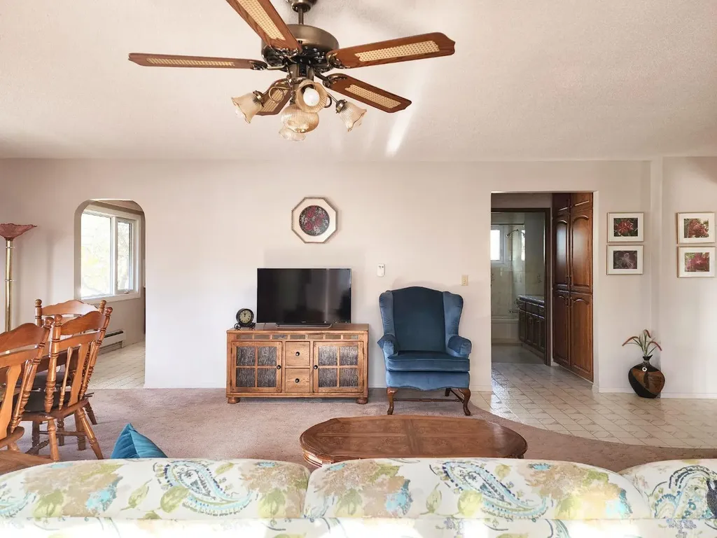 112 43 Avenue W Claresholm AB T0L0T0