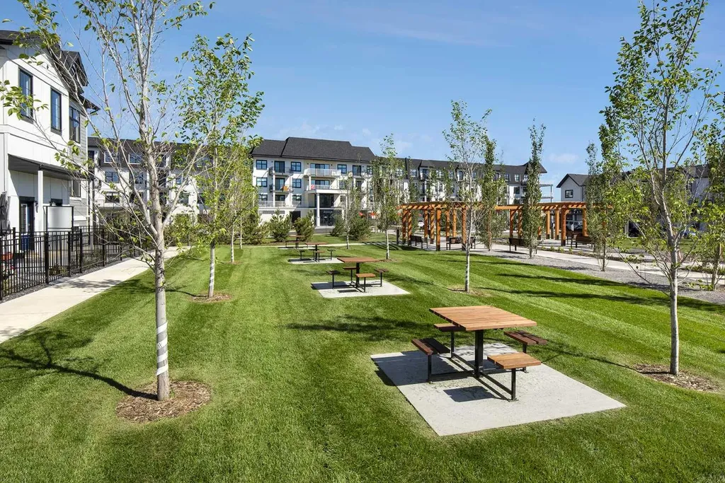 255 Les Jardins Park SE Calgary AB T2C 5V3