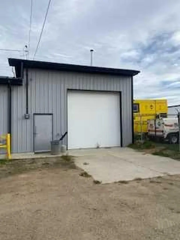11 1st Avenue Fox Creek AB T0H 1P0