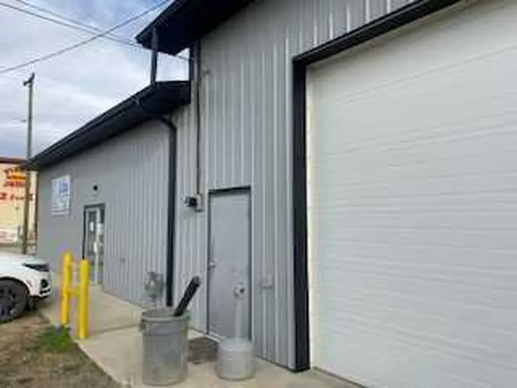 11 1st Avenue Fox Creek AB T0H 1P0