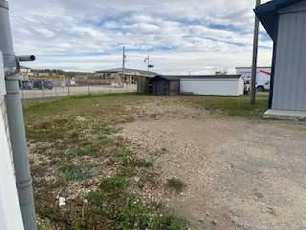 11 1st Avenue Fox Creek AB T0H 1P0