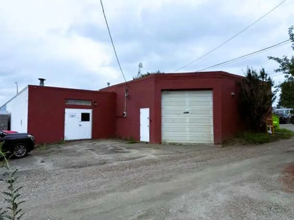 515 50 Street Edson AB T7E1T3