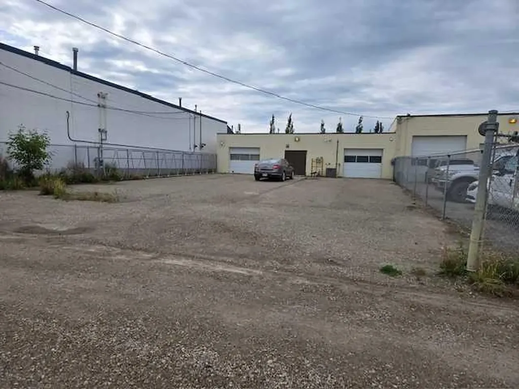 5529 3 Avenue Edson AB T7E1L6