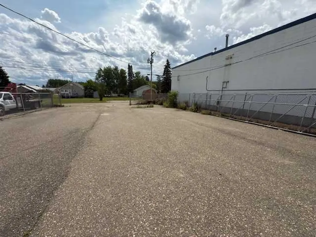 5529 3 Avenue Edson AB T7E1L6