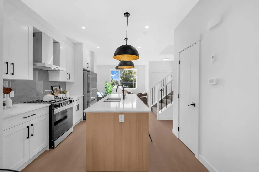 1846 24 Avenue NW Calgary AB T2M3T6