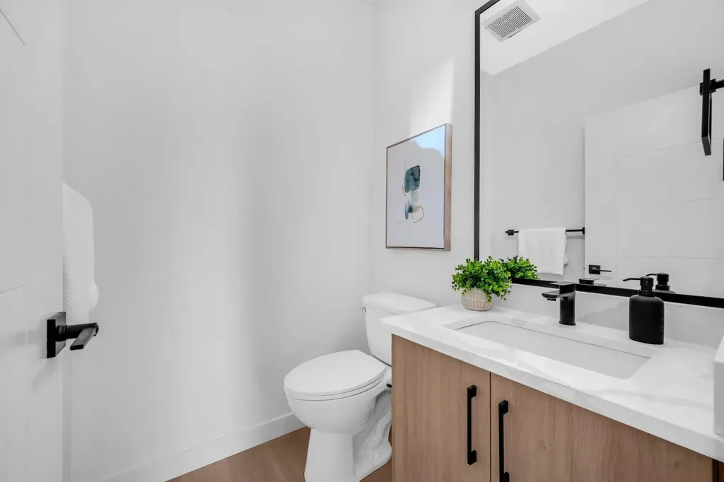 1846 24 Avenue NW Calgary AB T2M3T6
