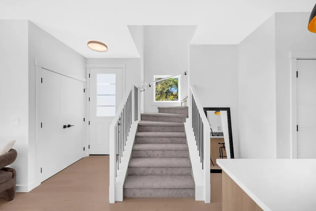 1846 24 Avenue NW Calgary AB T2M3T6