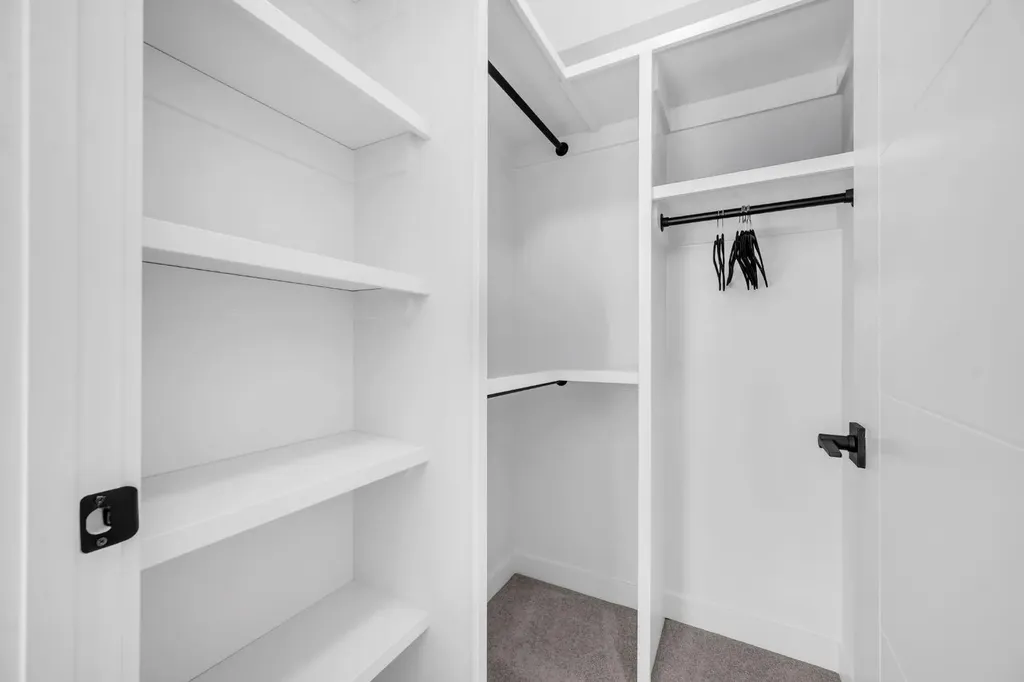 1846 24 Avenue NW Calgary AB T2M3T6