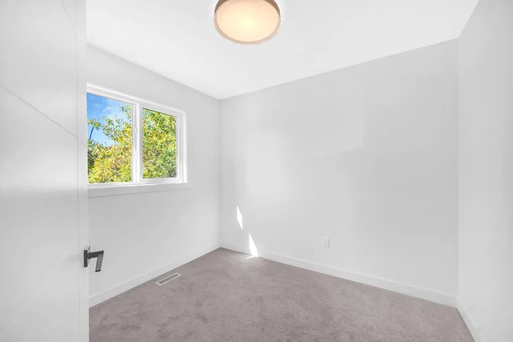 1846 24 Avenue NW Calgary AB T2M3T6