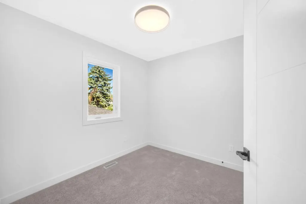 1846 24 Avenue NW Calgary AB T2M3T6