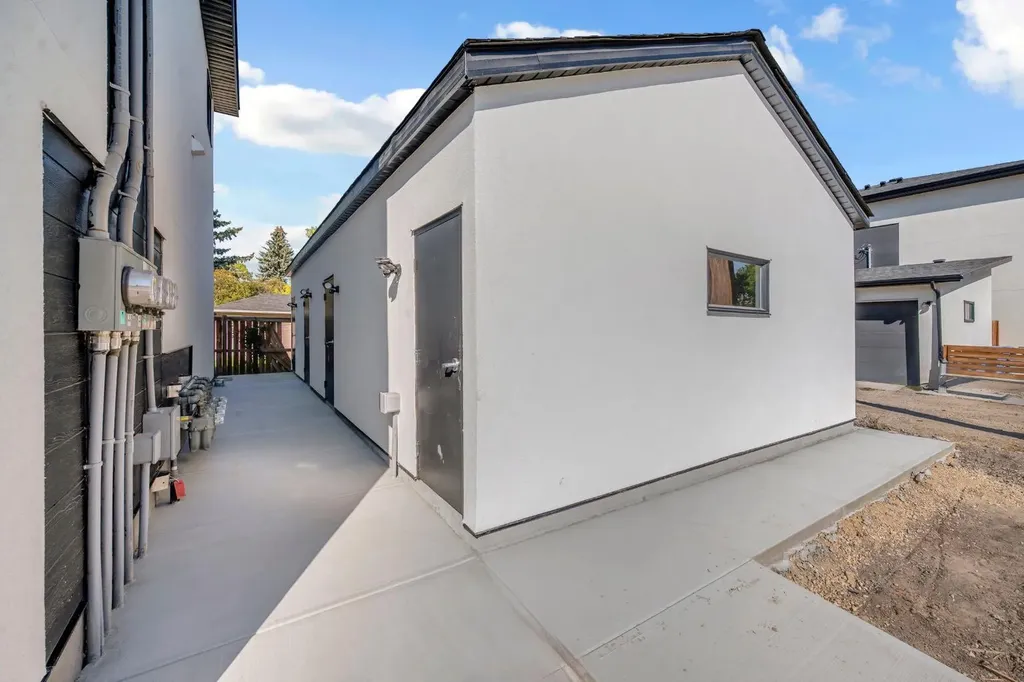 1846 24 Avenue NW Calgary AB T2M3T6