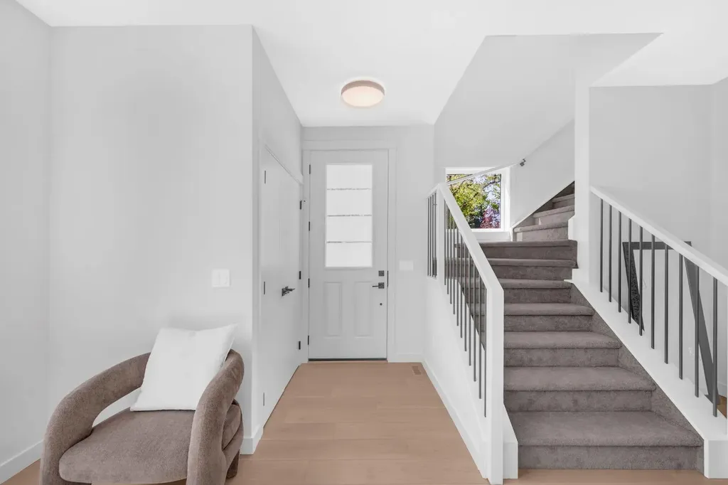 1846 24 Avenue NW Calgary AB T2M3T6
