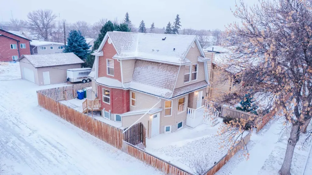114 15 Street N Lethbridge AB T1H 2X4