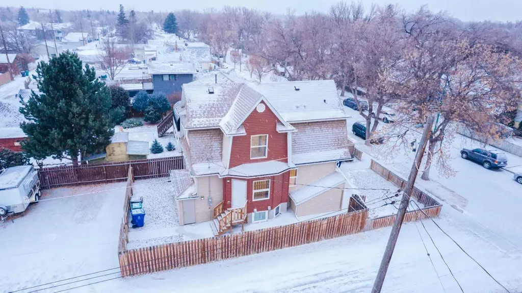 114 15 Street N Lethbridge AB T1H 2X4