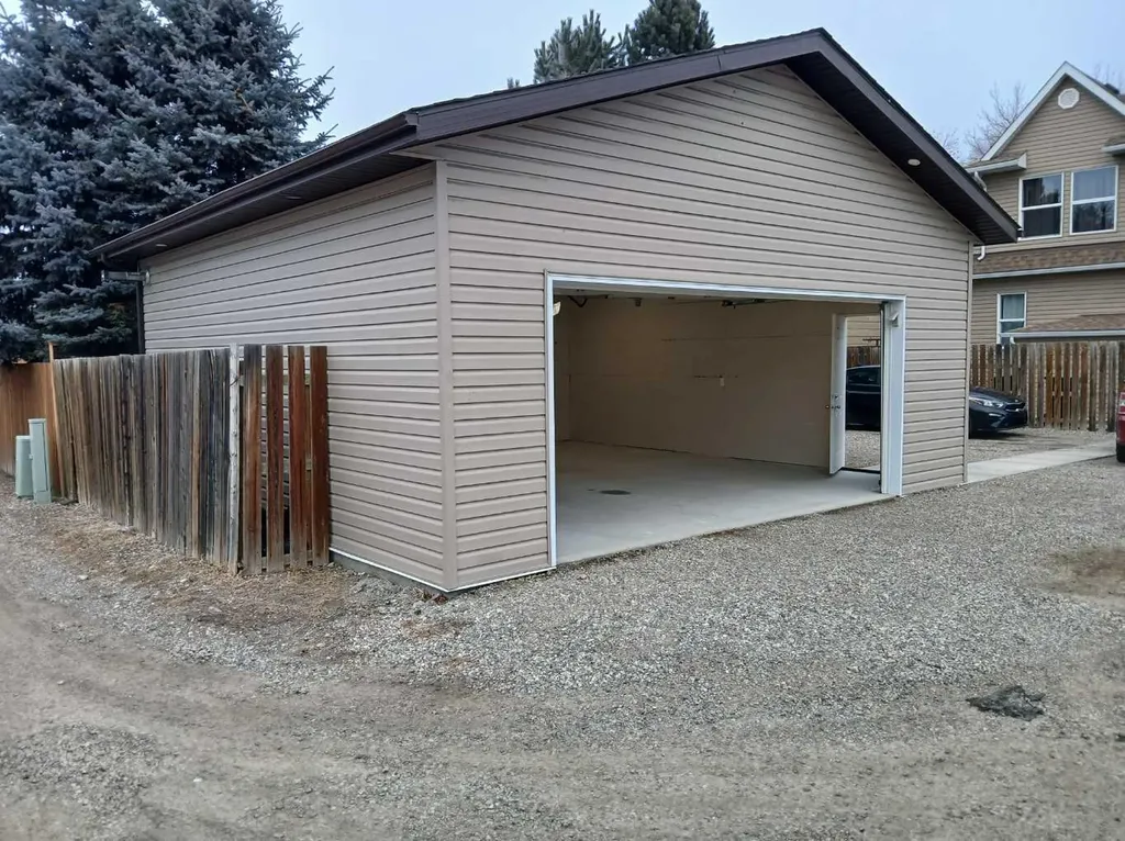 114 15 Street N Lethbridge AB T1H 2X4