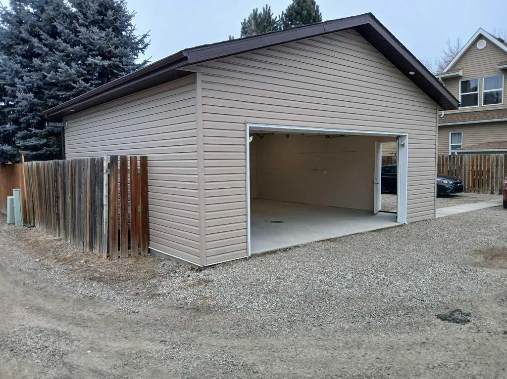 114 15 Street N Lethbridge AB T1H 2X4