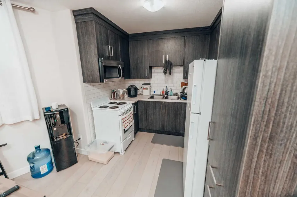 114 15 Street N Lethbridge AB T1H 2X4