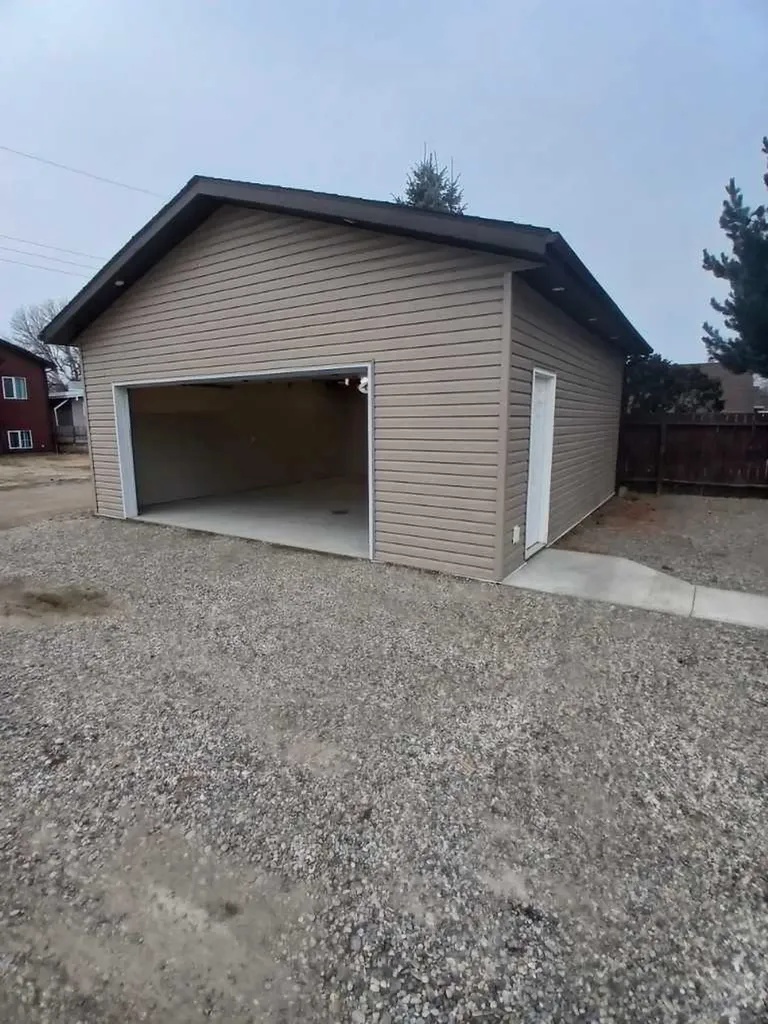 114 15 Street N Lethbridge AB T1H 2X4