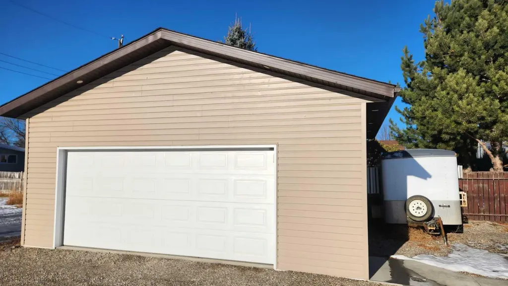 114 15 Street N Lethbridge AB T1H 2X4
