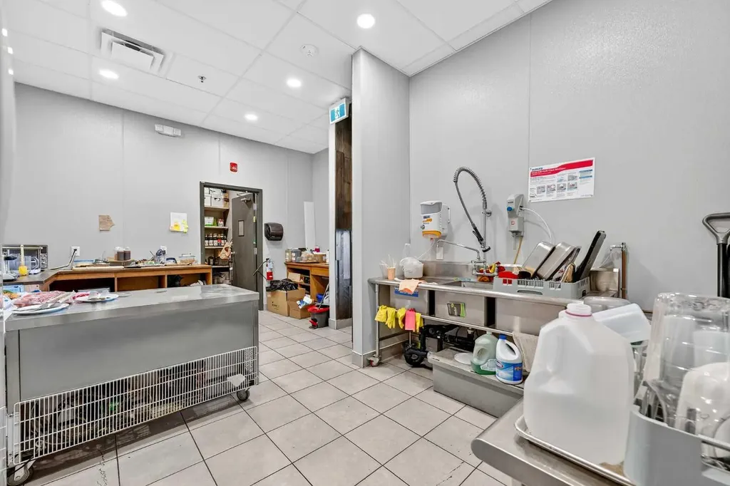 8278 175 Street NW Edmonton AB T5T1V1