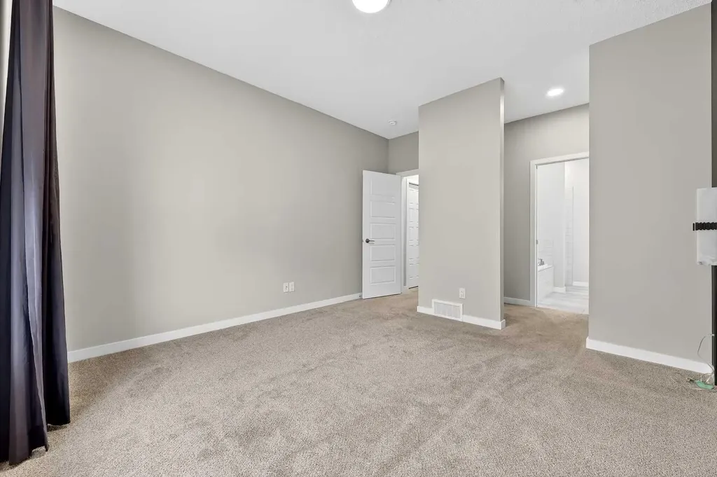 589 Mahogany Road SE Calgary AB T3M 3Y3