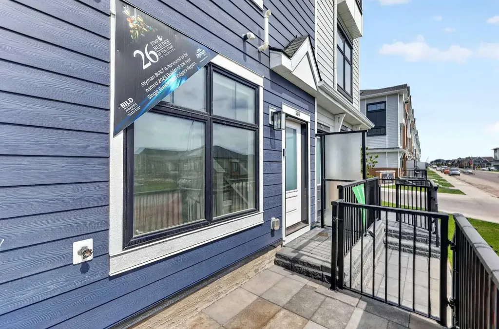 589 Mahogany Road SE Calgary AB T3M 3Y3