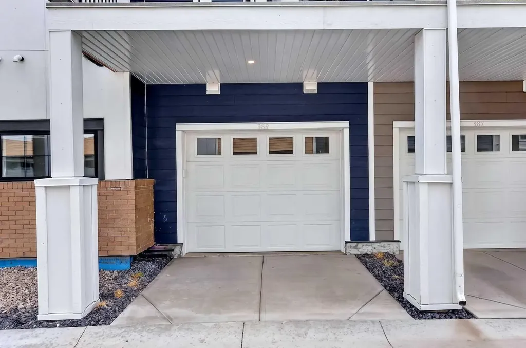 589 Mahogany Road SE Calgary AB T3M 3Y3