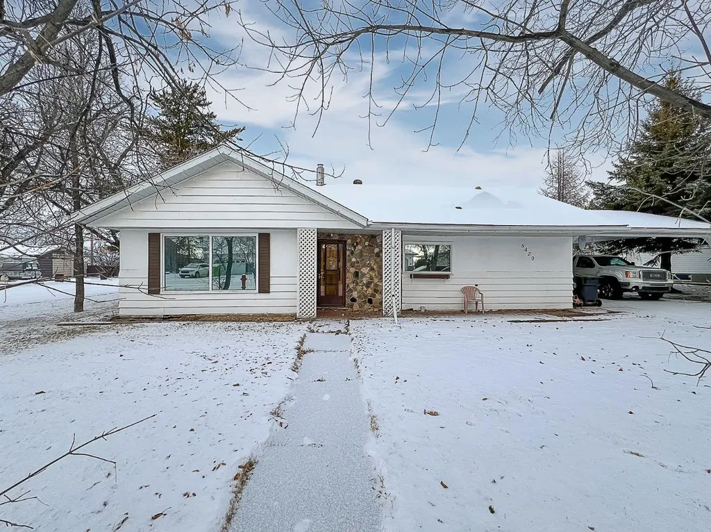5420 Gravel Avenue Donnelly AB T0H 1G0