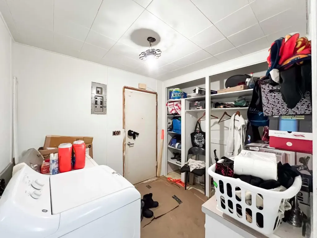 5420 Gravel Avenue Donnelly AB T0H 1G0