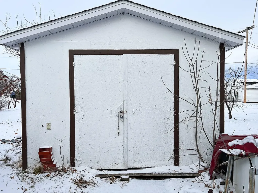 5420 Gravel Avenue Donnelly AB T0H 1G0
