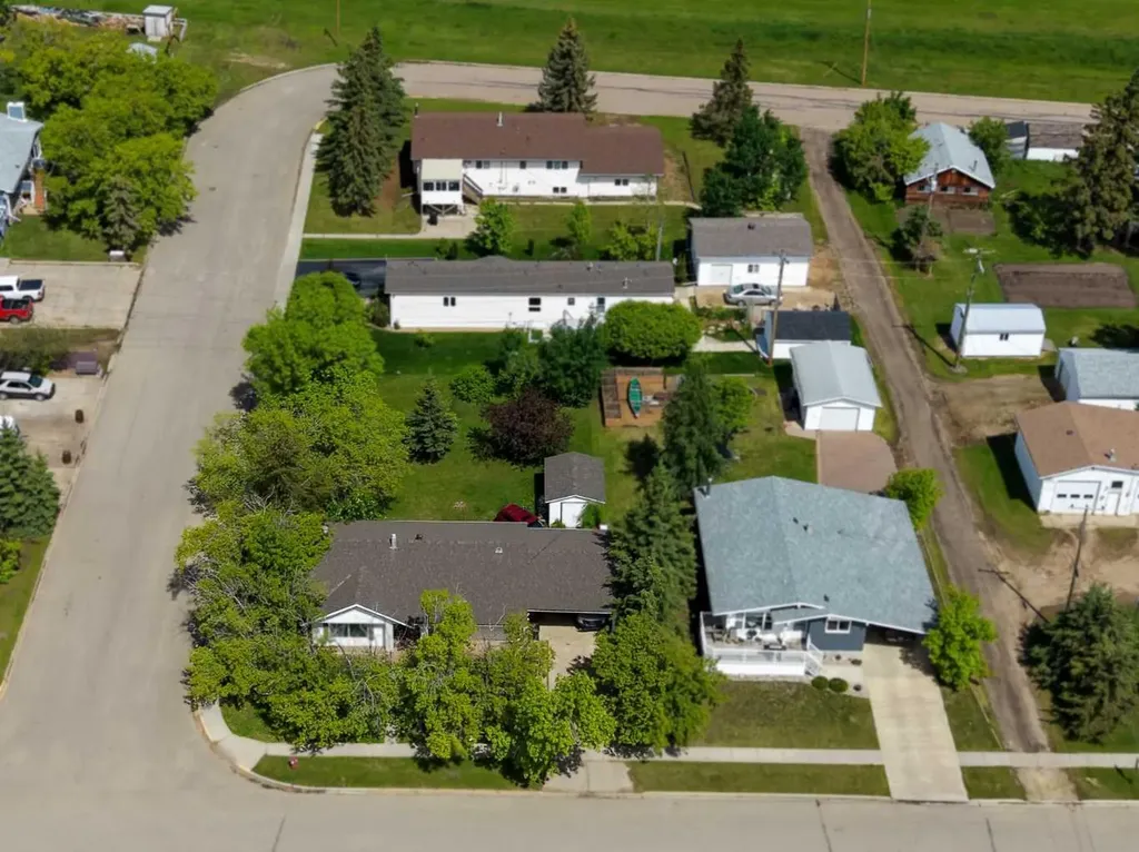 5420 Gravel Avenue Donnelly AB T0H 1G0