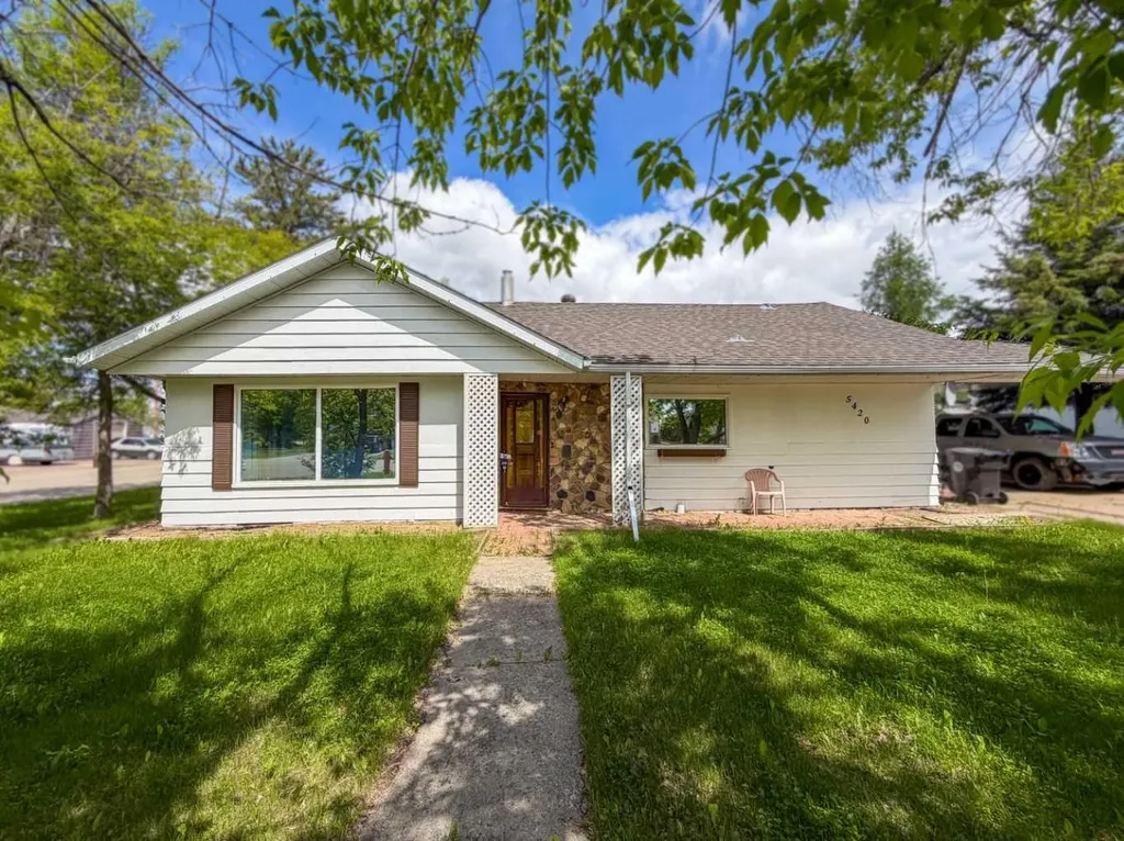 5420 Gravel Avenue Donnelly AB T0H 1G0