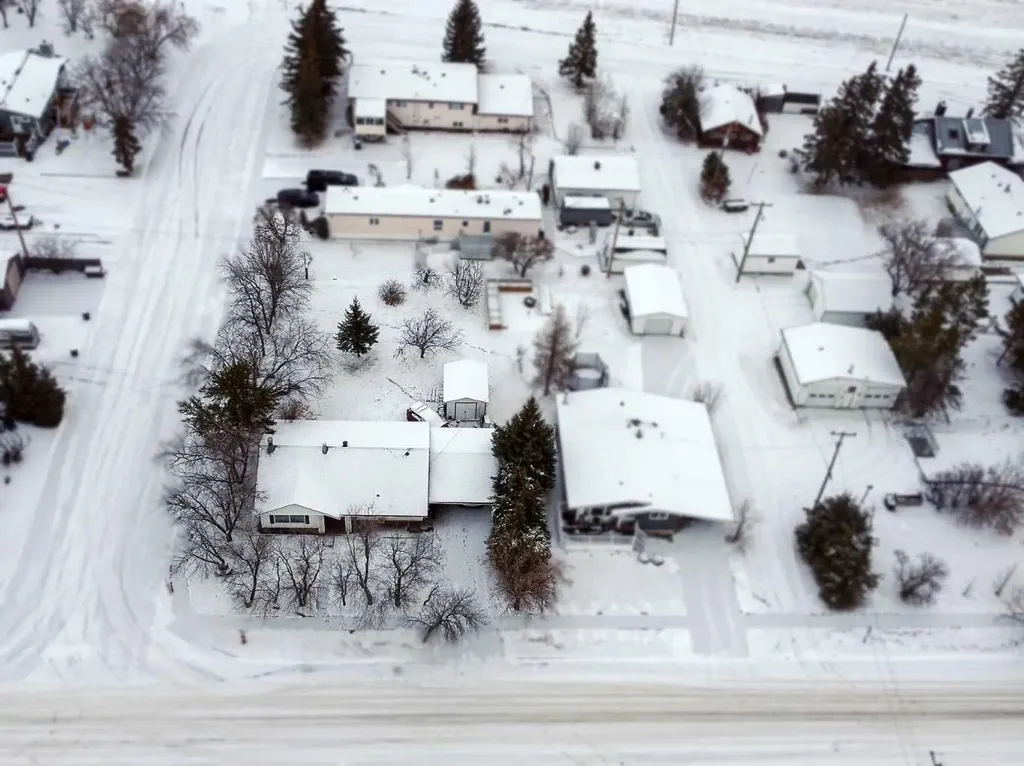 5420 Gravel Avenue Donnelly AB T0H 1G0