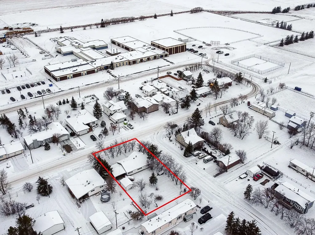 5420 Gravel Avenue Donnelly AB T0H 1G0