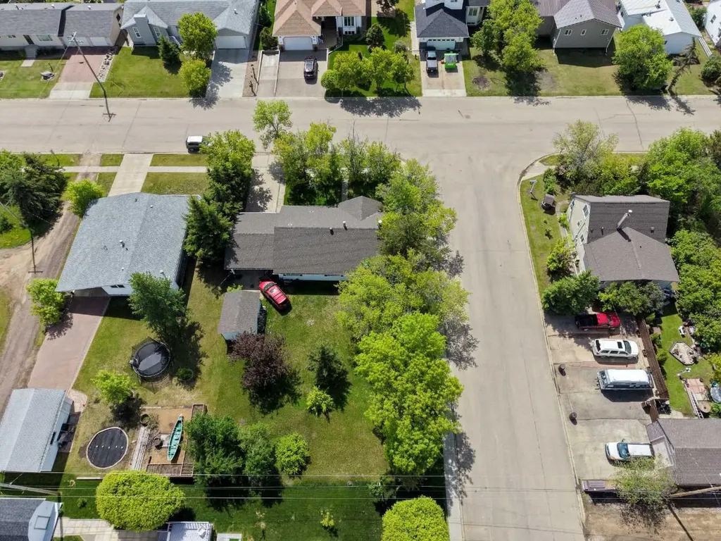 5420 Gravel Avenue Donnelly AB T0H 1G0