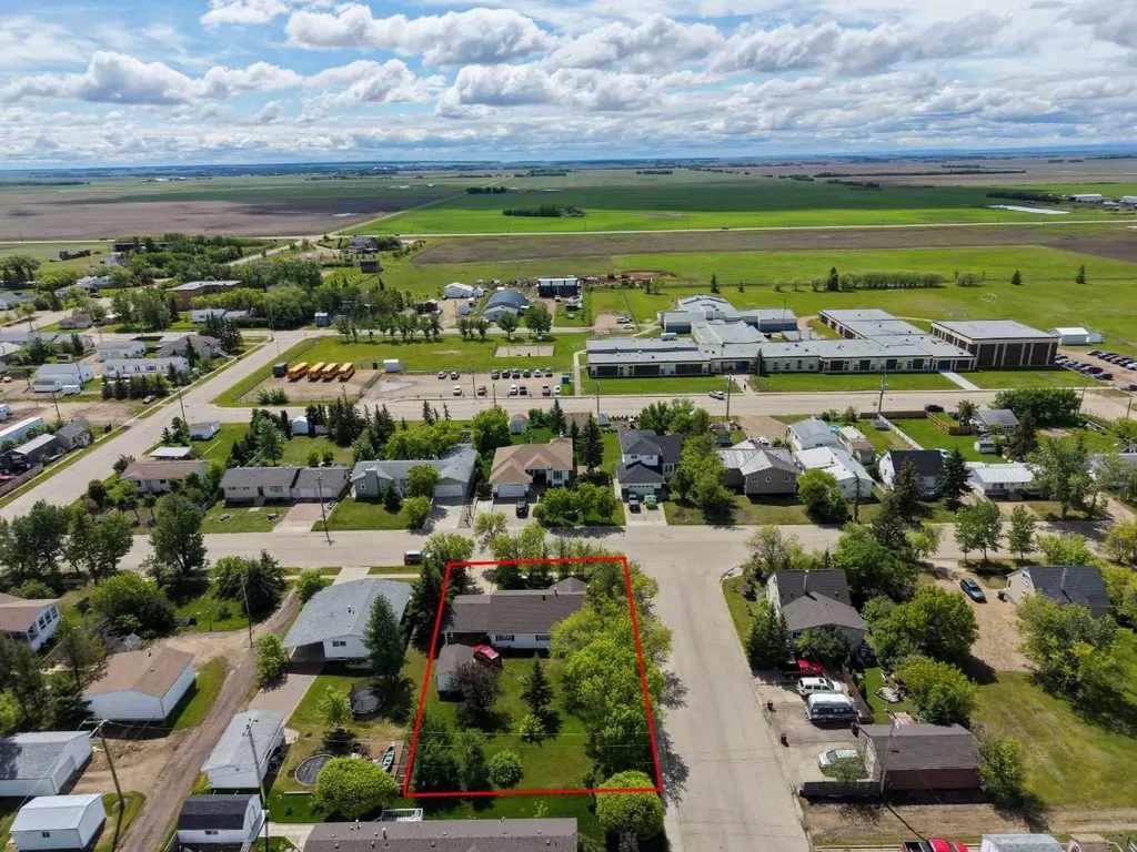 5420 Gravel Avenue Donnelly AB T0H 1G0