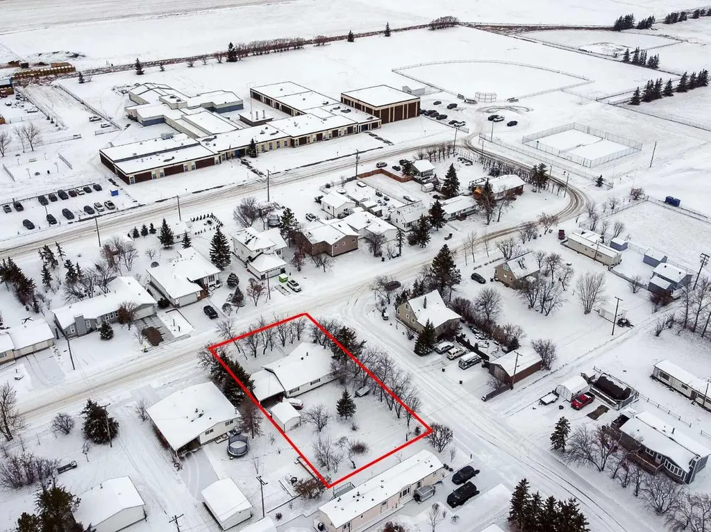 5420 Gravel Avenue Donnelly AB T0H 1G0