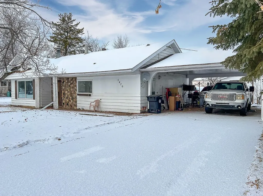 5420 Gravel Avenue Donnelly AB T0H 1G0