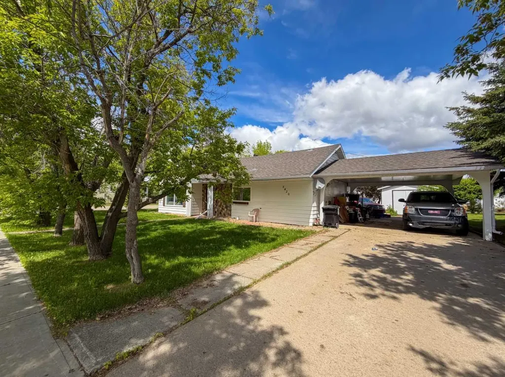 5420 Gravel Avenue Donnelly AB T0H 1G0