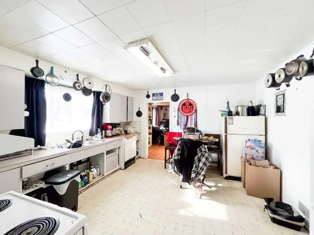 5420 Gravel Avenue Donnelly AB T0H 1G0