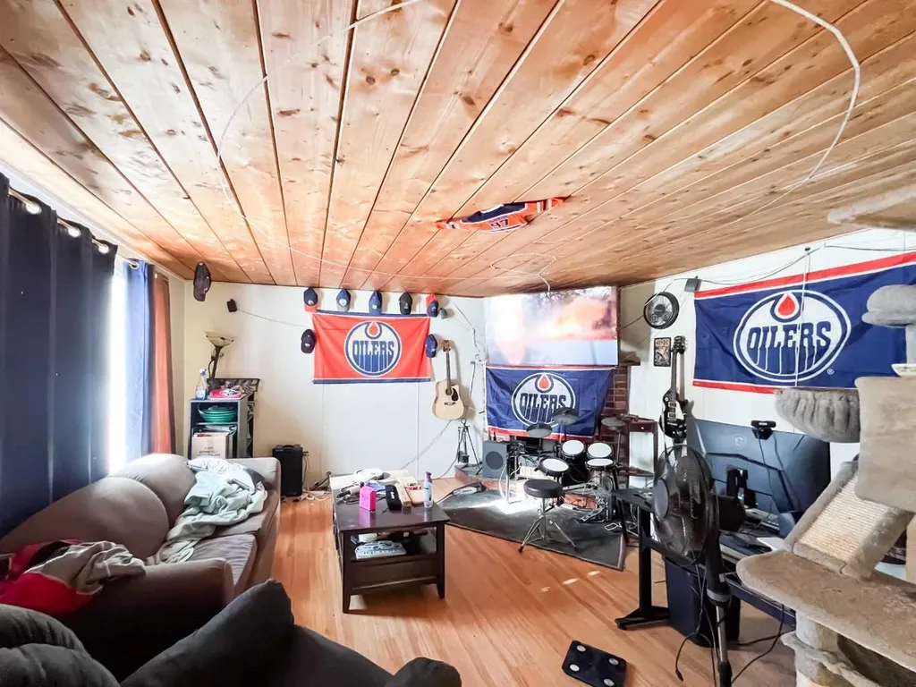 5420 Gravel Avenue Donnelly AB T0H 1G0