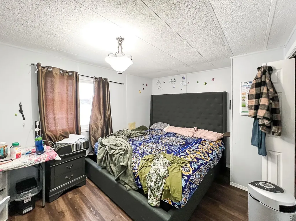 4919 1 Street Donnelly AB T0H 1G0