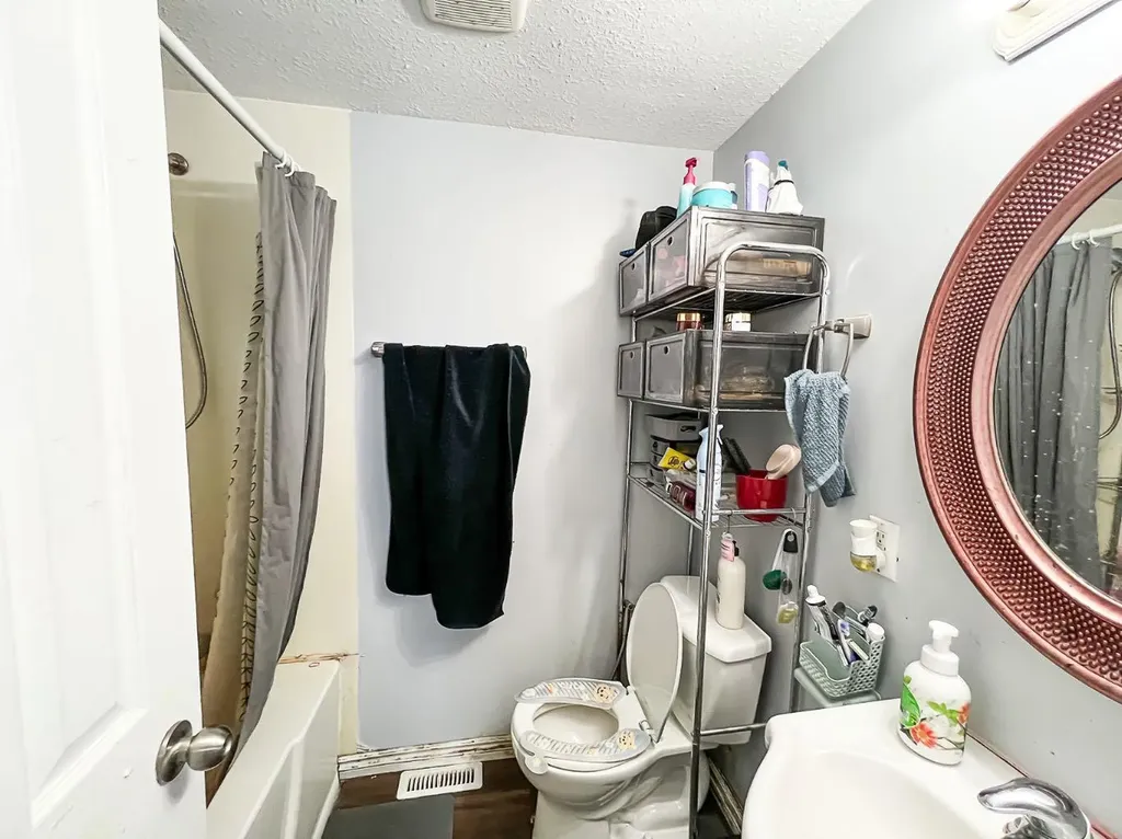 4919 1 Street Donnelly AB T0H 1G0
