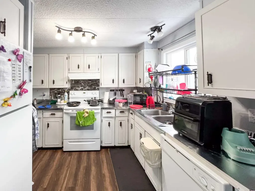 4919 1 Street Donnelly AB T0H 1G0