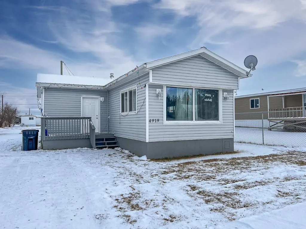 4919 1 Street Donnelly AB T0H 1G0