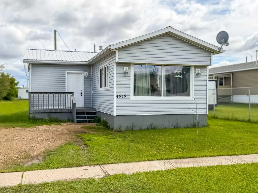 4919 1 Street Donnelly AB T0H 1G0