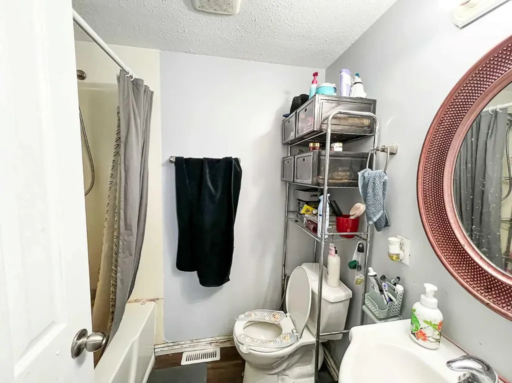 4919 1 Street Donnelly AB T0H 1G0